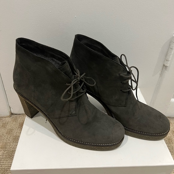 Ankle booties - Picture 2 of 4